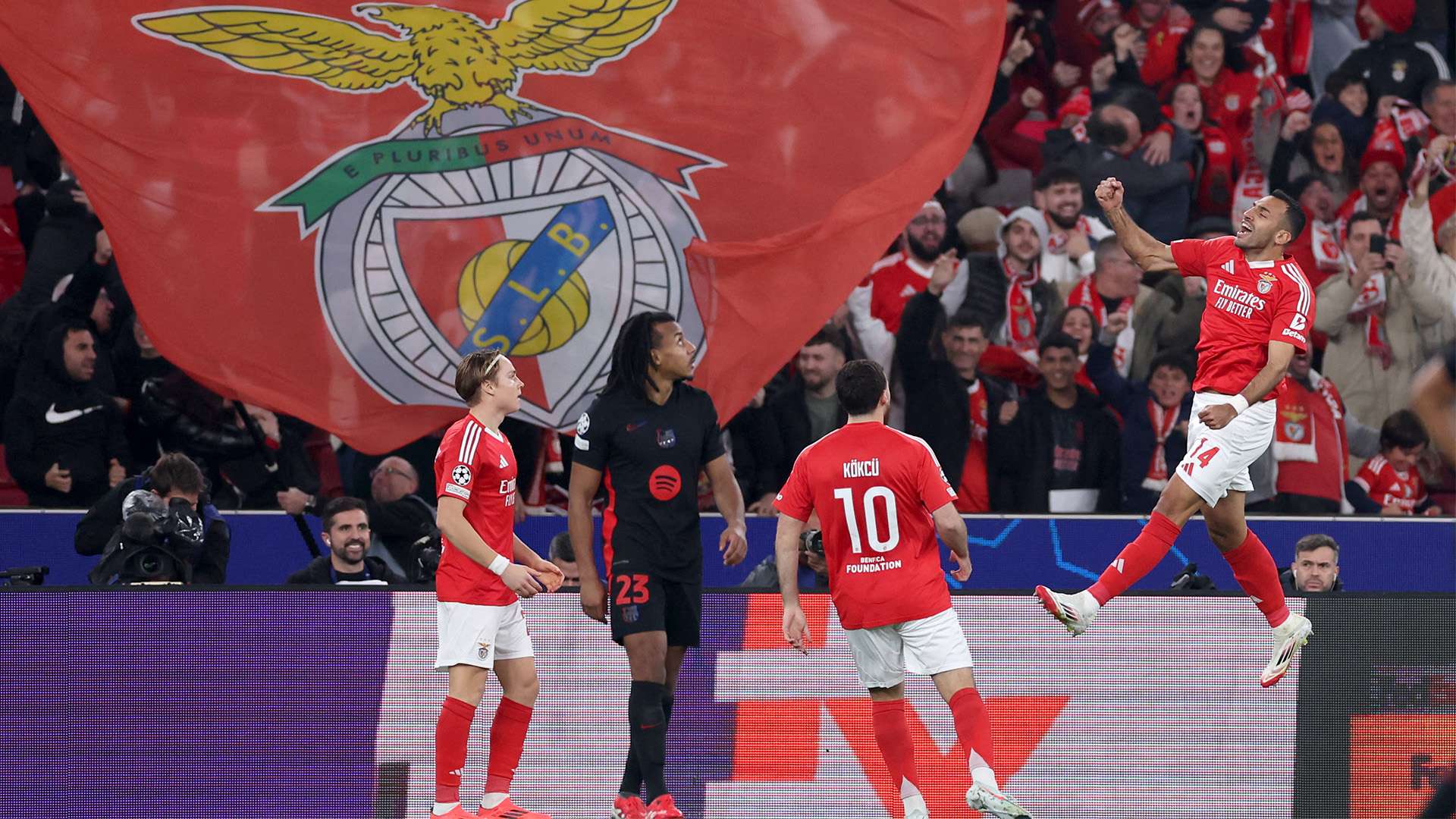 也展示了球 也展示了球