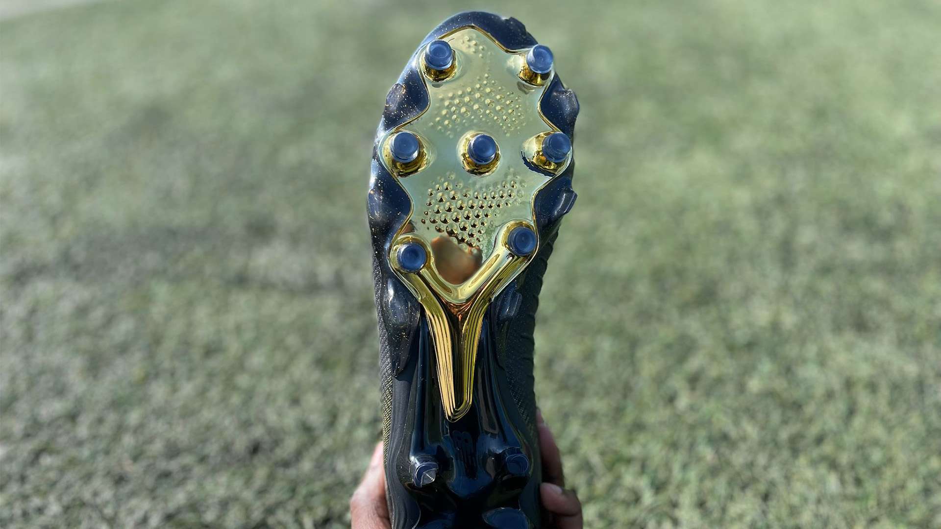 而不僅僅依 而不僅僅依